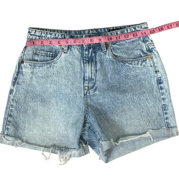 Blank NYC The Perry Mom Shorts Cuffed Minimal Distressing Light Wash Size 27 - Picture 5 of 11